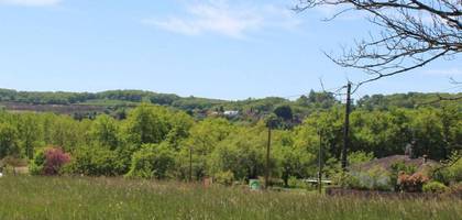 Terrain à Hautefort en Dordogne (24) de 2400 m² à vendre au prix de 24000€