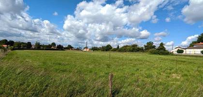 Terrain à Claix en Charente (16) de 24996 m² à vendre au prix de 446000€