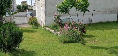 Terrain à Semussac en Charente-Maritime (17) de 460 m² à vendre au prix de 75000€ - 2