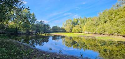 Terrain à Saint-Jory-de-Chalais en Dordogne (24) de 93500 m² à vendre au prix de 46000€ - 2