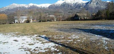 Terrain à Chabottes en Hautes-Alpes (05) de 400 m² à vendre au prix de 65600€ - 1