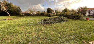 Terrain à Saint-Romain-de-Benet en Charente-Maritime (17) de 803 m² à vendre au prix de 53000€ - 3