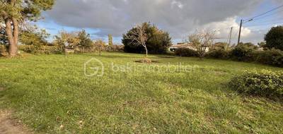 Terrain à Saint-Romain-de-Benet en Charente-Maritime (17) de 803 m² à vendre au prix de 53000€ - 2