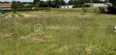 Terrain à Barro en Charente (16) de 5270 m² à vendre au prix de 85900€ - 2