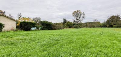 Terrain à Chepniers en Charente-Maritime (17) de 3600 m² à vendre au prix de 74000€ - 3