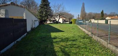 Terrain à Puymoyen en Charente (16) de 400 m² à vendre au prix de 45000€ - 1